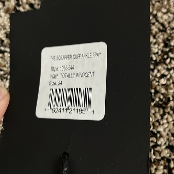 Mother Superior Jean The Scrapper Cuff Ankle Fray White Jean, like new - Picture 6 of 7